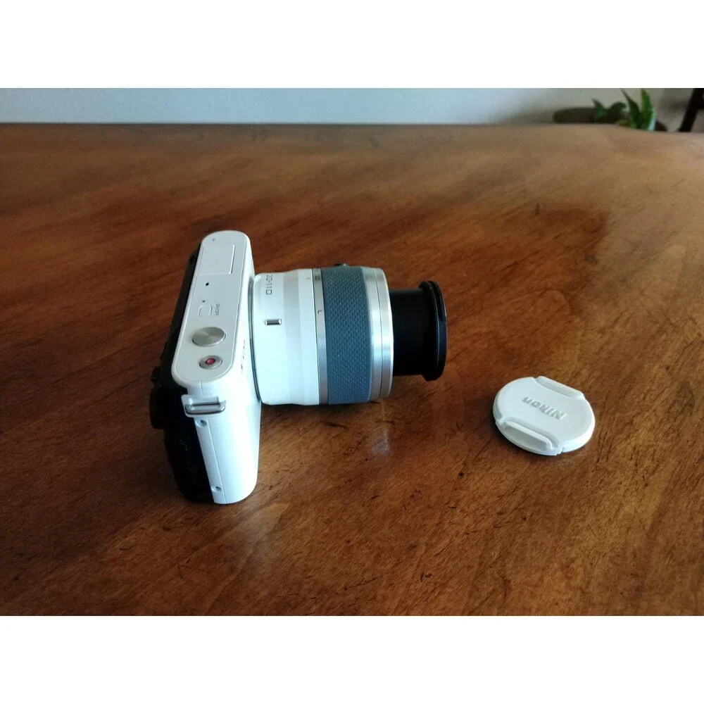 READ* Nikon 1 J1 White Digital Camera with 1 NIKKOR 10-30mm VR Lens